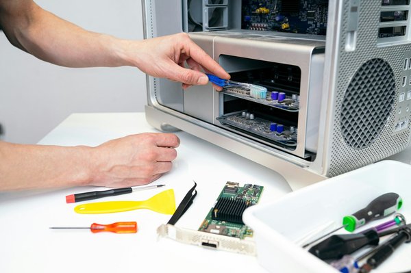 What steps are needed to upgrade the CPU in a Lenovo ThinkPad X1 Extreme for better performance?